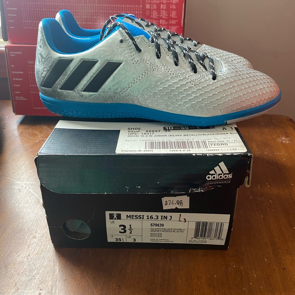 Messi 16.3 indoor soccer shoes